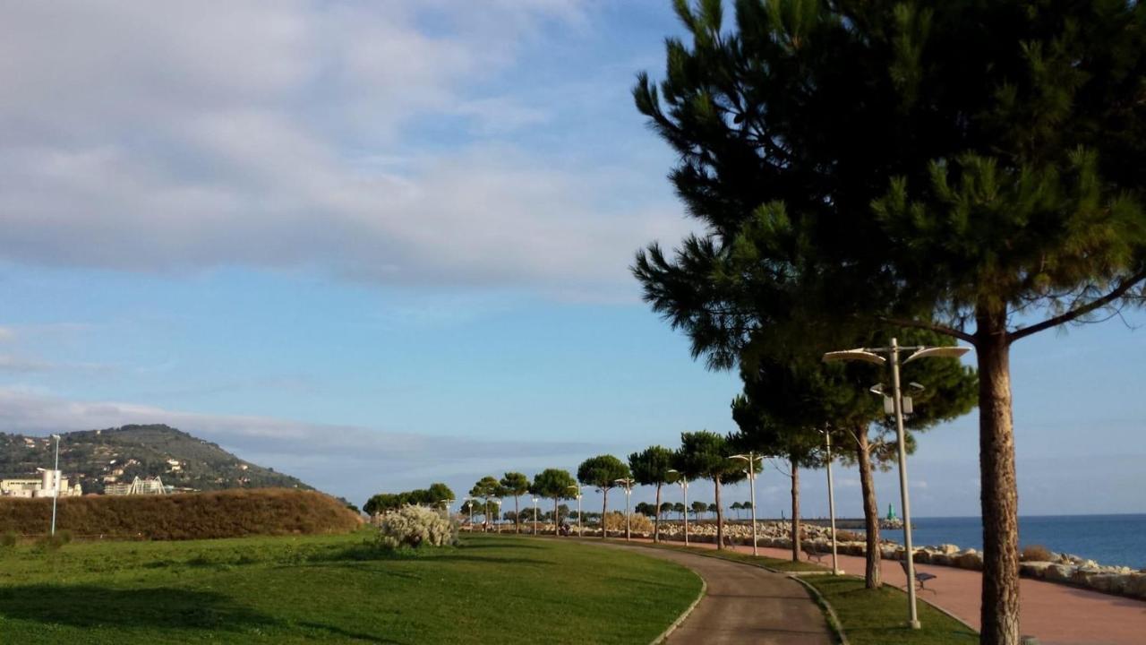 Appartamento Incantevole A 100Metri Dal Mare E Accanto Alla Pista Ciclabile Imperia Luaran gambar